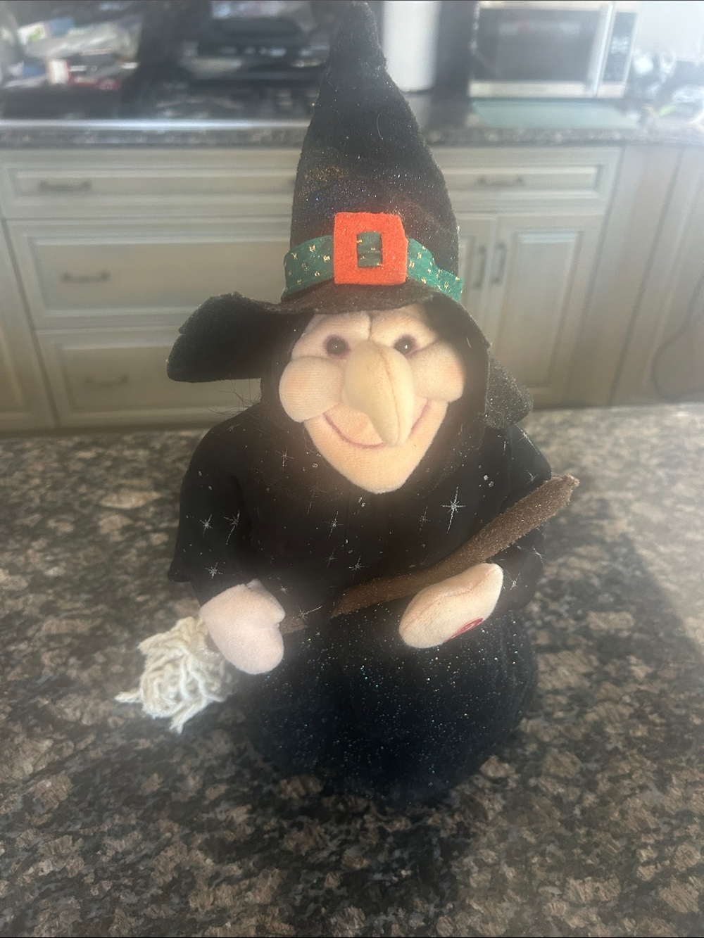 KIFS OF AMERICA VINTAGE 1999 TALKING CACKLING WITCH STUFFED